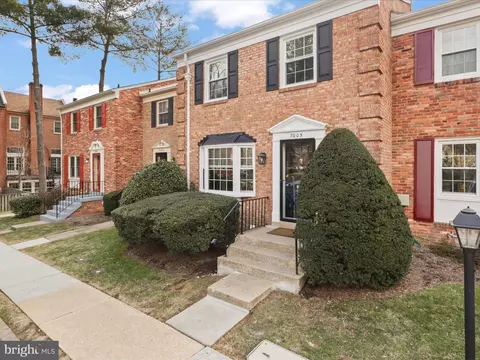 Exterior - 7005 Alicent Pl, Mclean, VA 22101 photo 8 of 9