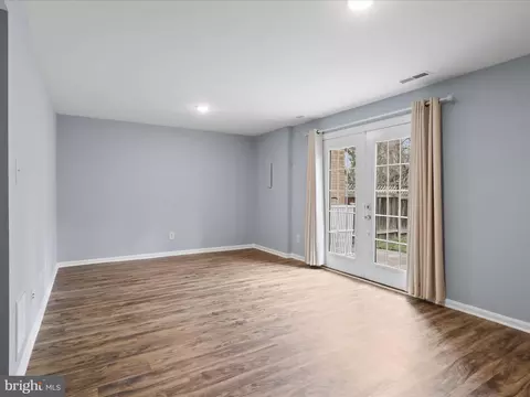 Living - 7005 Alicent Pl, Mclean, VA 22101 photo 5 of 5