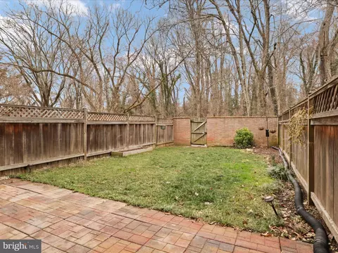 Exterior - 7005 Alicent Pl, Mclean, VA 22101 photo 2 of 9