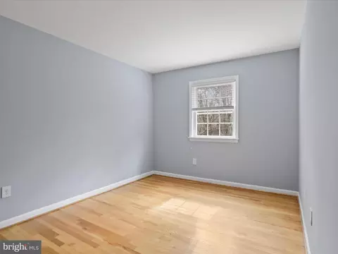 Bedroom - 7005 Alicent Pl, Mclean, VA 22101 photo 6 of 7