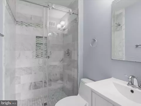 Bath - 7005 Alicent Pl, Mclean, VA 22101 photo 1 of 2