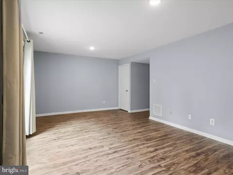 Living - 7005 Alicent Pl, Mclean, VA 22101 photo 4 of 5