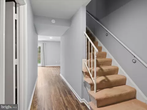 Entry Way - 7005 Alicent Pl, Mclean, VA 22101 photo 4 of 6