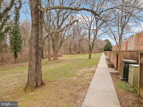 Exterior - 7005 Alicent Pl, Mclean, VA 22101 photo 6 of 9