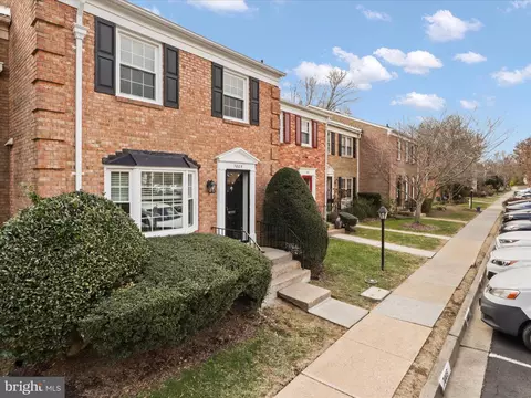 Exterior - 7005 Alicent Pl, Mclean, VA 22101 photo 7 of 9