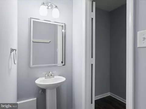 Entry Way - 7005 Alicent Pl, Mclean, VA 22101 photo 5 of 6