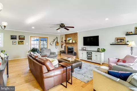 8116 Viola St, Springfield, VA 22152 photo 3