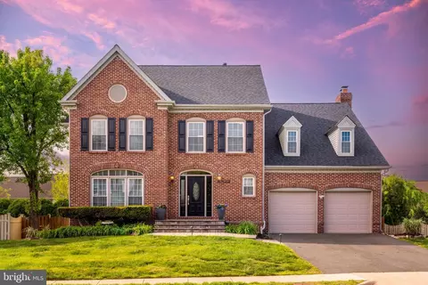 2636 Meadow Hall Dr, Herndon, VA 20171