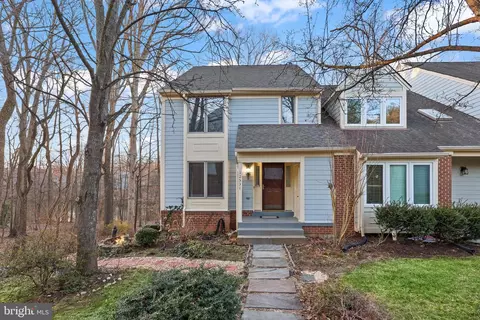 12531 N Lake Ct, Fairfax, VA 22033