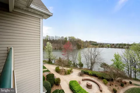 6553 Grange Ln #403, Alexandria, VA 22315