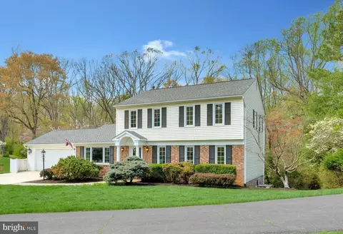 9844 Marcliff Ct, Vienna, VA 22181