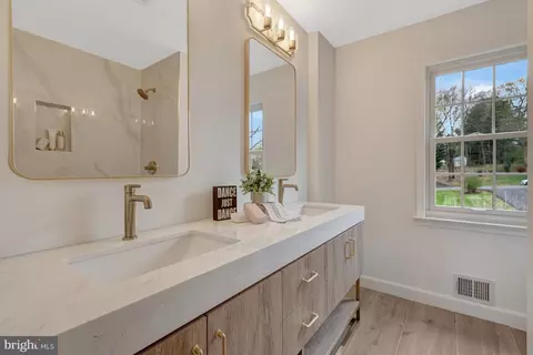 1215 Bishopsgate Way, Reston, VA 20194 photo 18
