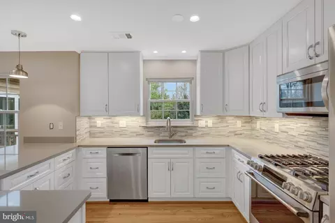 1215 Bishopsgate Way, Reston, VA 20194 photo 8