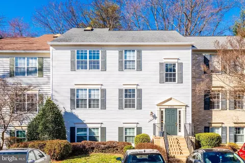 7750 New Providence Dr #35, Falls Church, VA 22042