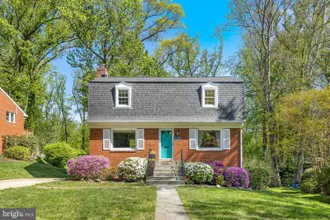 6530 Oakwood Dr, Falls Church, VA 22041