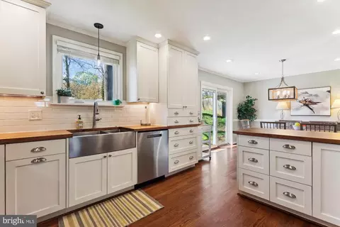 5212 Noyes Ct, Fairfax, VA 22032