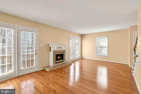 Living - 7223 Olde Lantern Way, Springfield, VA 22152 photo 4 of 7