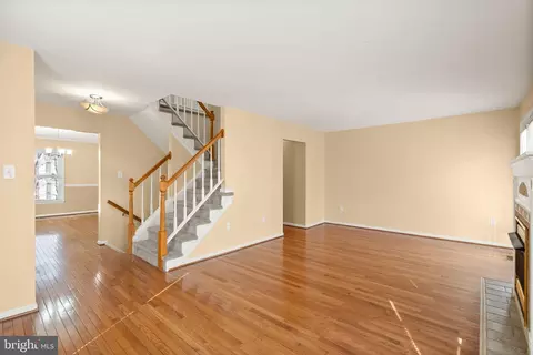 Living - 7223 Olde Lantern Way, Springfield, VA 22152 photo 2 of 7