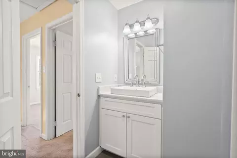 Entry Way - 7223 Olde Lantern Way, Springfield, VA 22152 photo 9 of 10