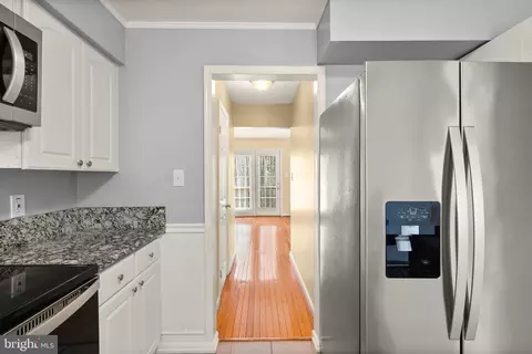 Entry Way - 7223 Olde Lantern Way, Springfield, VA 22152 photo 4 of 10