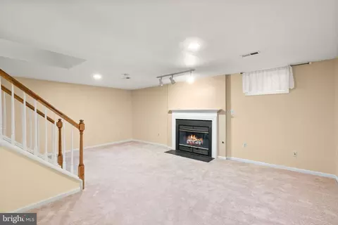 Living - 7223 Olde Lantern Way, Springfield, VA 22152 photo 6 of 7