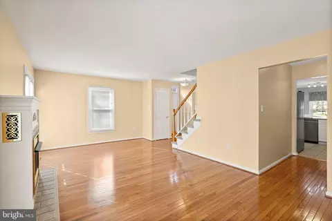 Living - 7223 Olde Lantern Way, Springfield, VA 22152 photo 3 of 7
