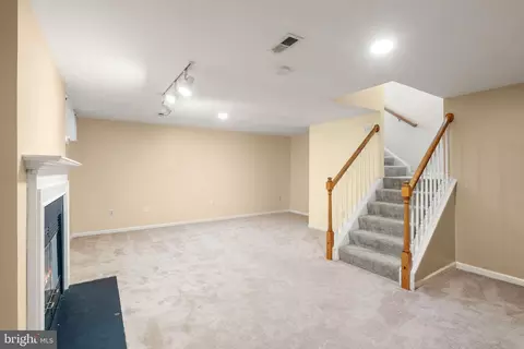 Living - 7223 Olde Lantern Way, Springfield, VA 22152 photo 5 of 7