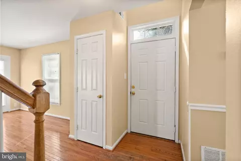 Entry Way - 7223 Olde Lantern Way, Springfield, VA 22152 photo 2 of 10