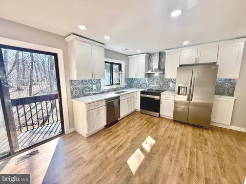 2102 Cartwright Pl, Reston, VA 20191 photo 7