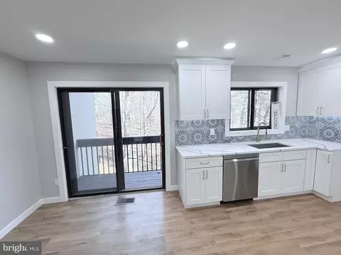 2102 Cartwright Pl, Reston, VA 20191 photo 8