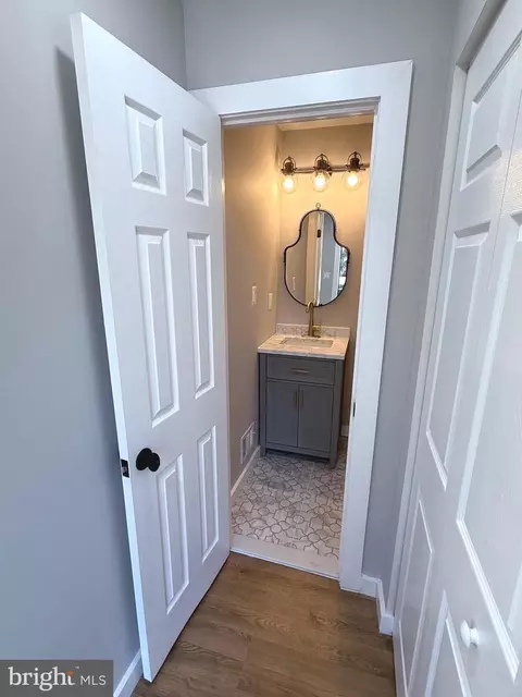 2102 Cartwright Pl, Reston, VA 20191 photo 4