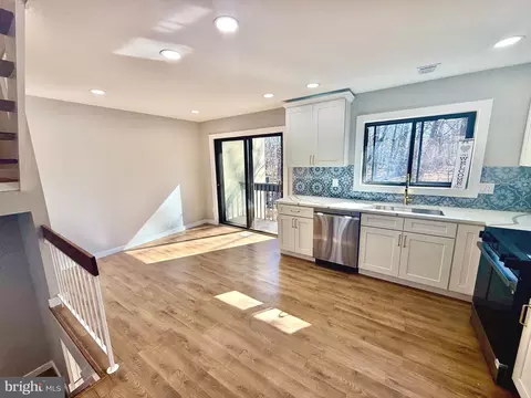 2102 Cartwright Pl, Reston, VA 20191 photo 6