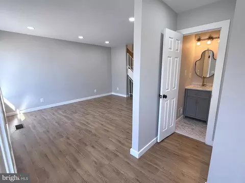 2102 Cartwright Pl, Reston, VA 20191 photo 3