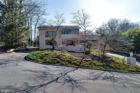 745 Potomac River Rd, Mclean, VA 22102
