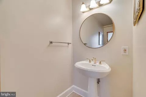 Entry Way - 745 Potomac River Rd, Mclean, VA 22102 photo 8 of 21