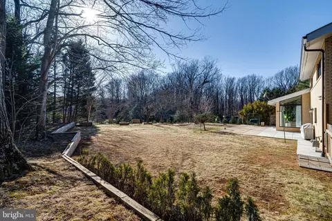 Exterior - 745 Potomac River Rd, Mclean, VA 22102 photo 3 of 11