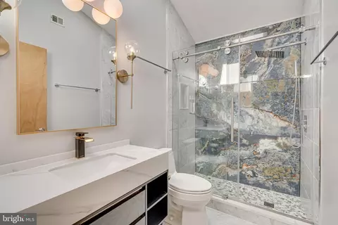 Bath - 745 Potomac River Rd, Mclean, VA 22102 photo 5 of 7