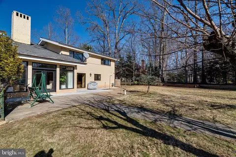 Exterior - 745 Potomac River Rd, Mclean, VA 22102 photo 8 of 11