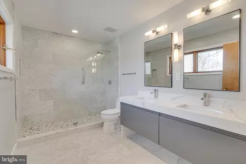 Bath - 745 Potomac River Rd, Mclean, VA 22102 photo 2 of 7