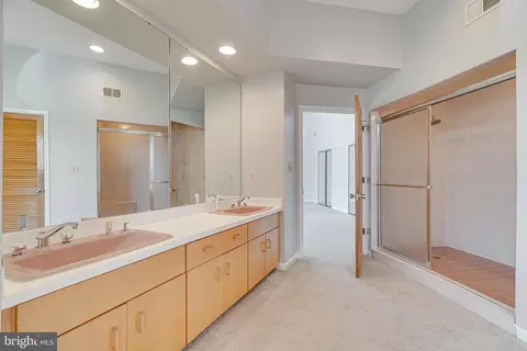 Bath - 745 Potomac River Rd, Mclean, VA 22102 photo 4 of 7