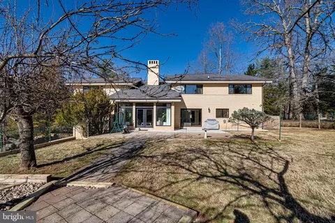Exterior - 745 Potomac River Rd, Mclean, VA 22102 photo 6 of 11