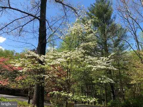 Exterior - 745 Potomac River Rd, Mclean, VA 22102 photo 11 of 11