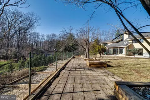 Exterior - 745 Potomac River Rd, Mclean, VA 22102 photo 5 of 11