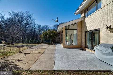 Exterior - 745 Potomac River Rd, Mclean, VA 22102 photo 7 of 11