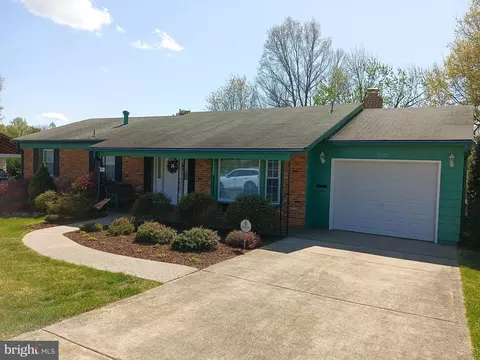 5004 Chanticleer Ave, Annandale, VA 22003