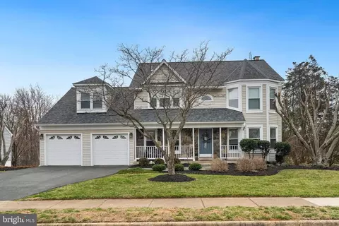 13381 Springhaven Dr, Fairfax, VA 22033