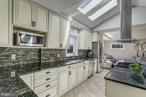 7117 Dalhouse St, Springfield, VA 22151 photo 8
