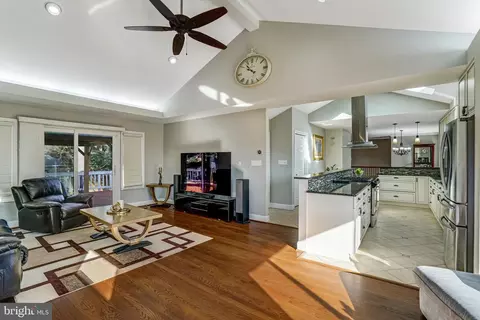 7117 Dalhouse St, Springfield, VA 22151 photo 3