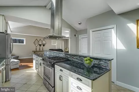 7117 Dalhouse St, Springfield, VA 22151 photo 9