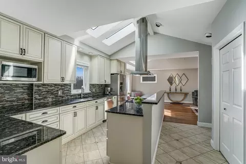 7117 Dalhouse St, Springfield, VA 22151 photo 7
